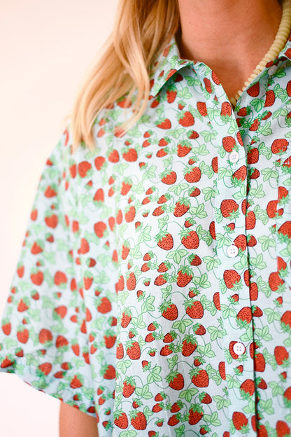 American Vintage Women's Button Down Shirt in Strawberry Print