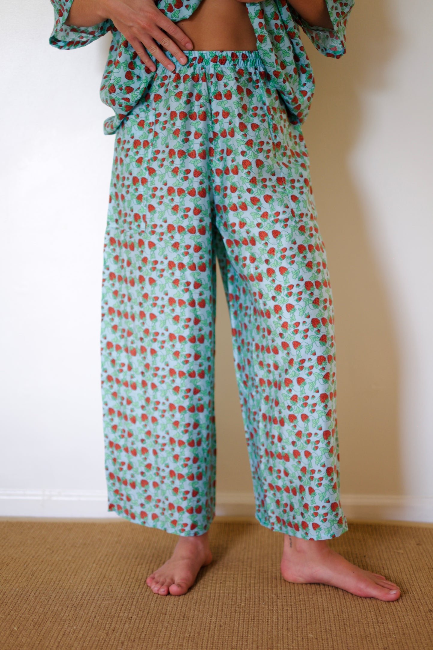 American Vintage Pants in Strawberry Print