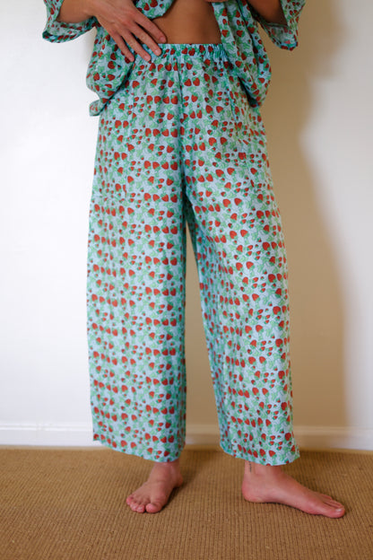 American Vintage Pants in Strawberry Print