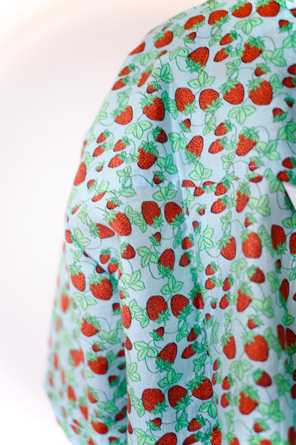 American Vintage Women's Button Down Shirt in Strawberry Print