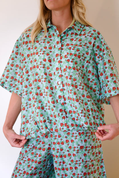 American Vintage Women's Button Down Shirt in Strawberry Print