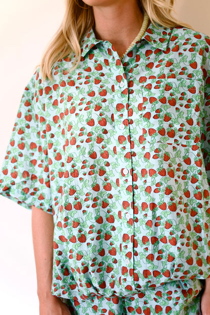 American Vintage Women's Button Down Shirt in Strawberry Print