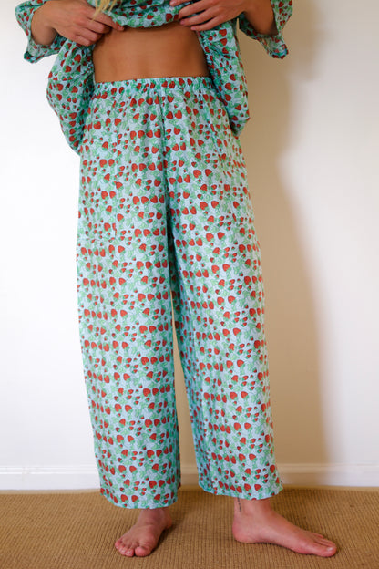 American Vintage Pants in Strawberry Print