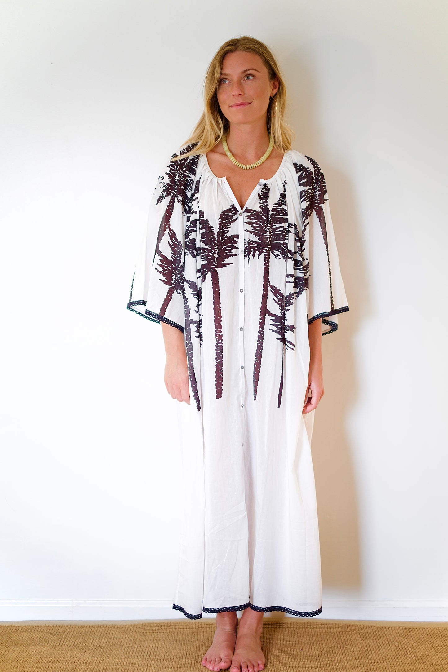 État D’été | Domino Dress - Black Palm / Snow White Ground
