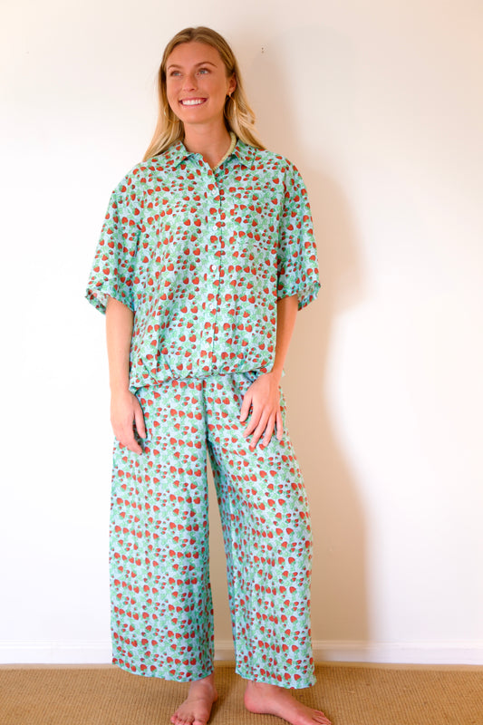 American Vintage Pants in Strawberry Print
