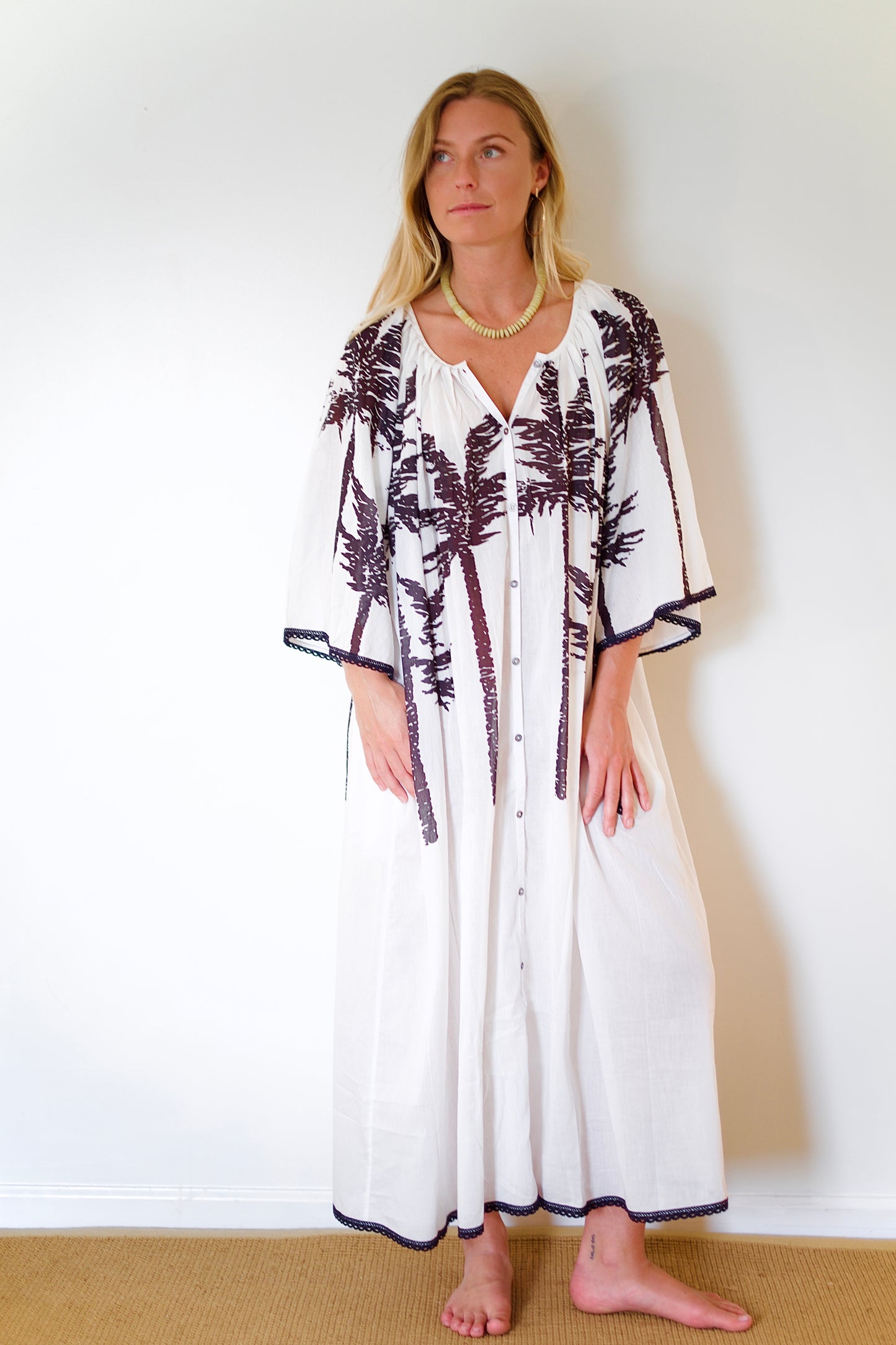 État D’été | Domino Dress - Black Palm / Snow White Ground