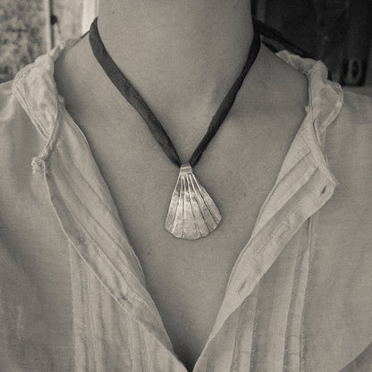 AVILLA - Grande MAR Pendant in Sterling Silver, Indigo