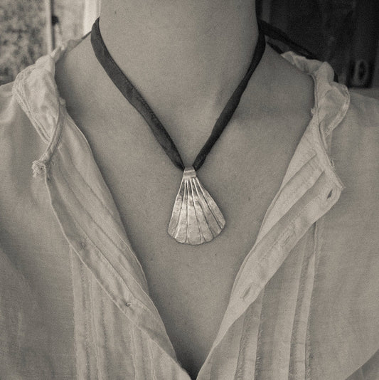 AVILLA - Grande MAR Pendant in Sterling Silver, Indigo