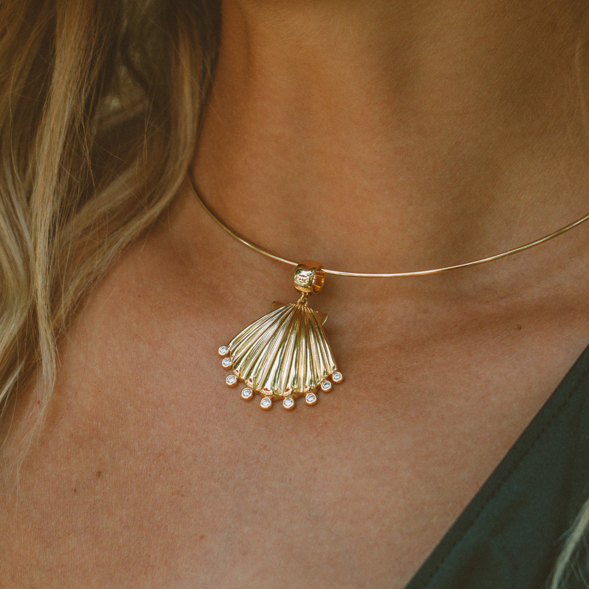 THATCH Doré Shell Bail Charm