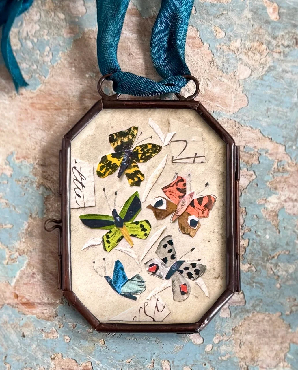 Maris Mirum Art Locket Ornament - Butterfly Waltz