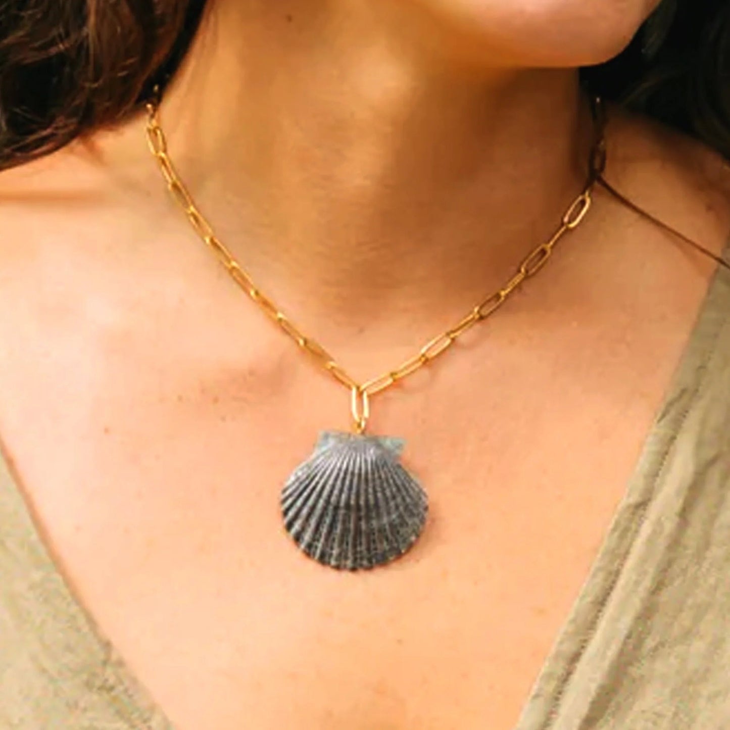 Reshelled Jewelry Janet Scallop Shell Necklace - Black